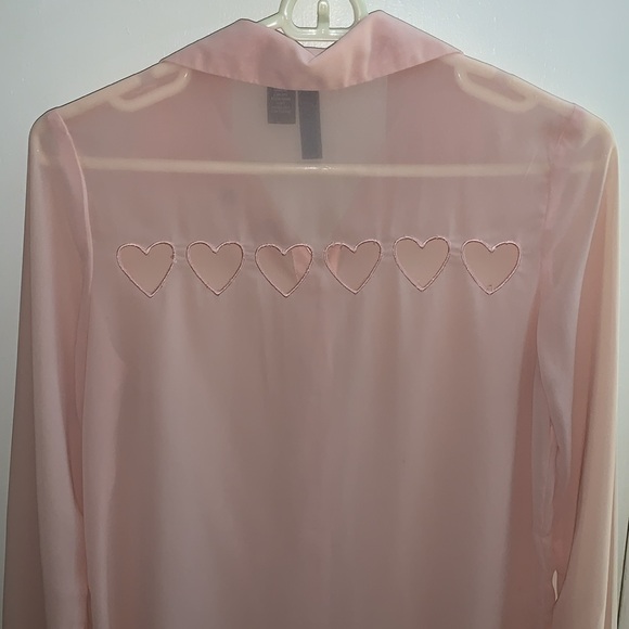 Hearts cutout blouse 💖🩰 - Picture 7 of 9